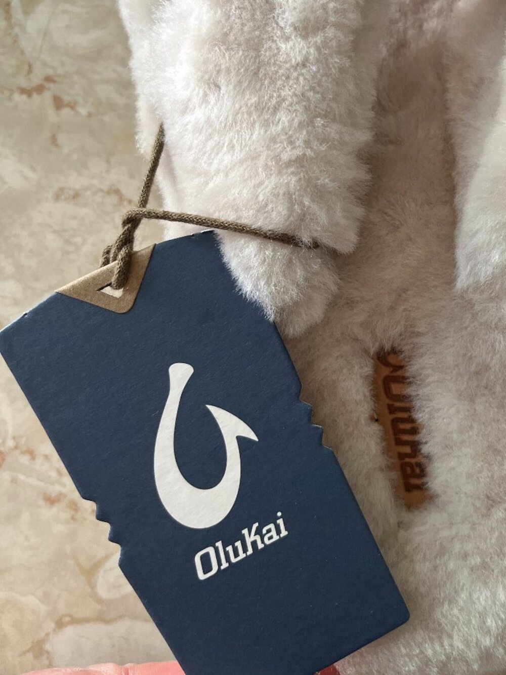 NWT Olukai Sz 10 Women's Kipe'a Heu Shearling Sandal Slipper in color Tapa - Picture 11 of 11